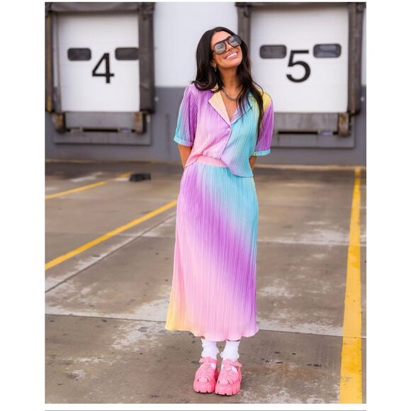 LaLa Dressed in LaLa Women’s Short Sleeve Plisse Set in Rainbow Daydream - Picture 1 of 14